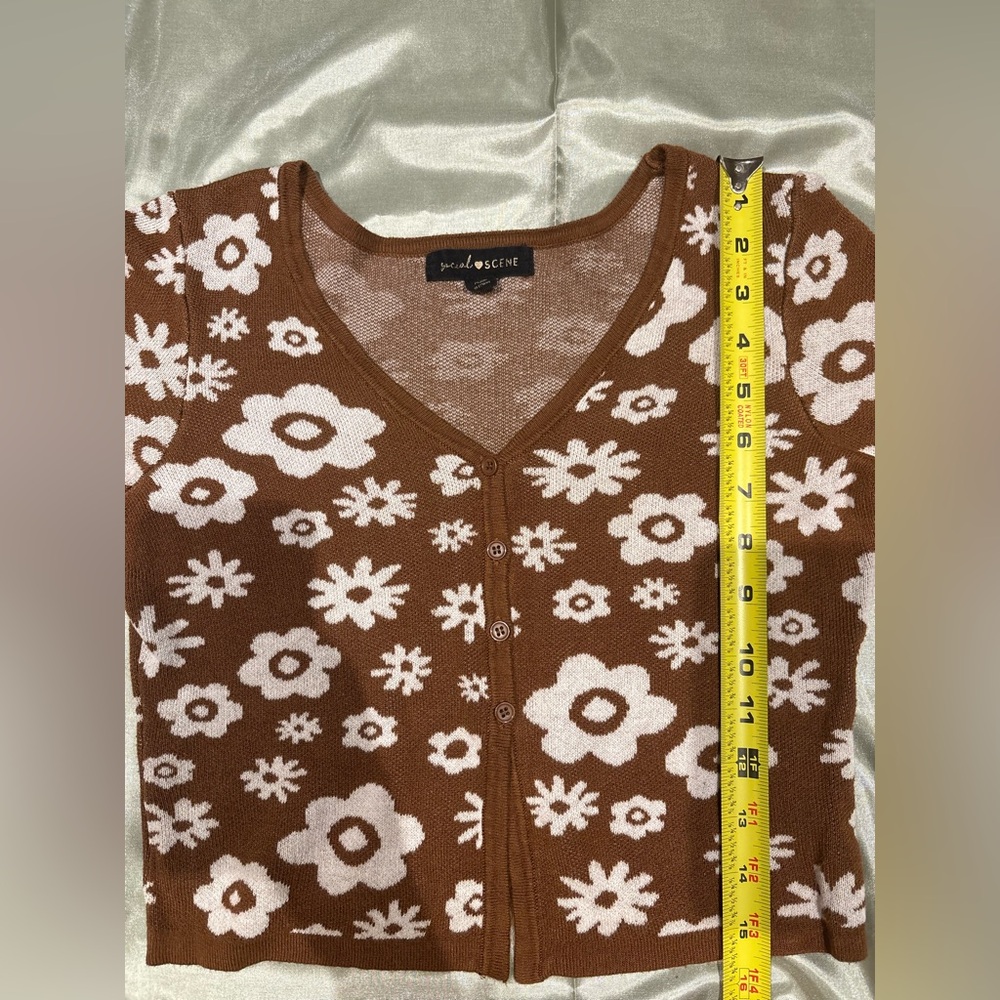 Chic Brown Floral Cardigan - Picture 5 of 5